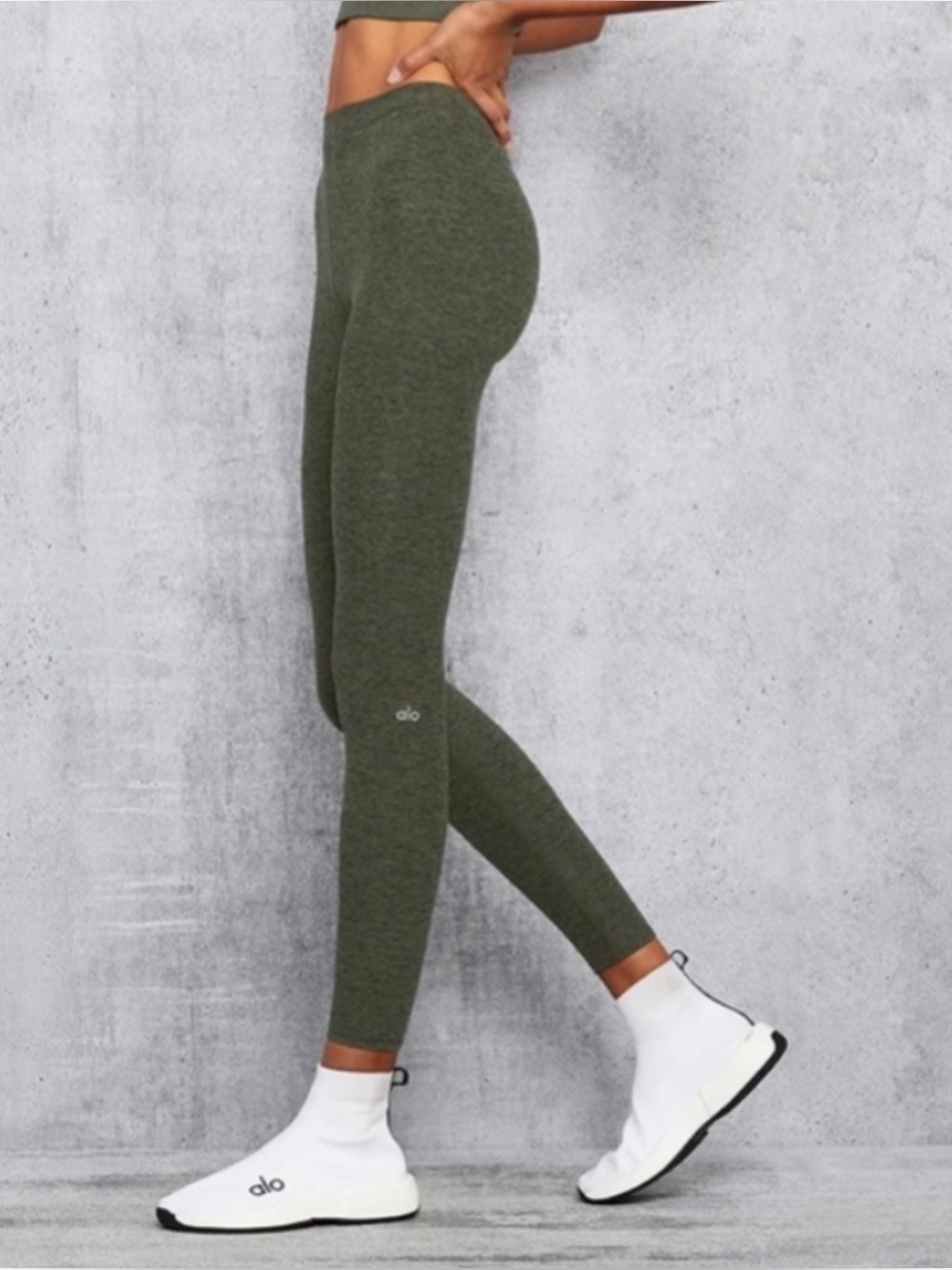 ALO YOGA | Alosoft Flow High Waist Legging in Hunter Heather Green, Size Small